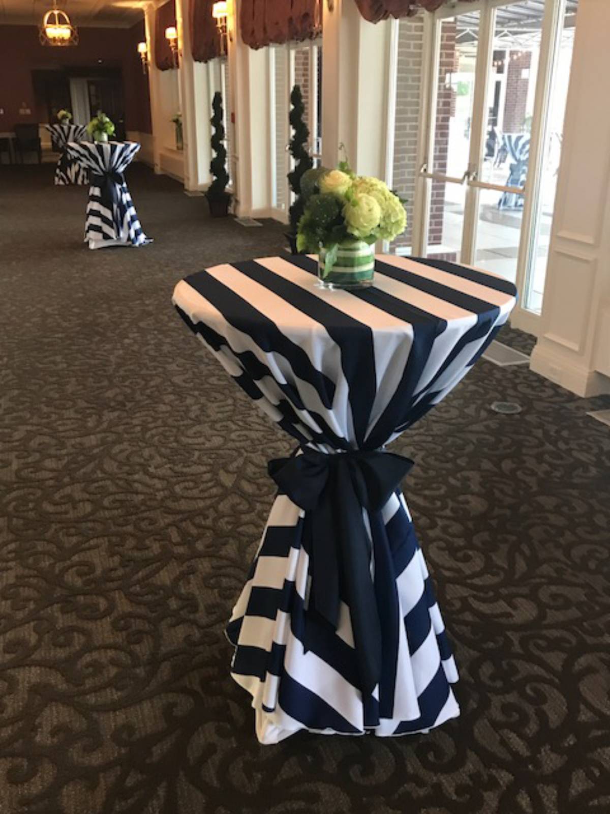 120" Round Navy And White 3" Stripe Cover With Navy Solid Sash